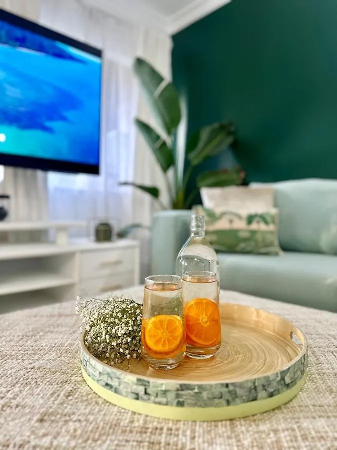 Luxury 2 Bedroom Apartment, Treetop Views, Resort With 4 Swimming Pools كيرنز شقة